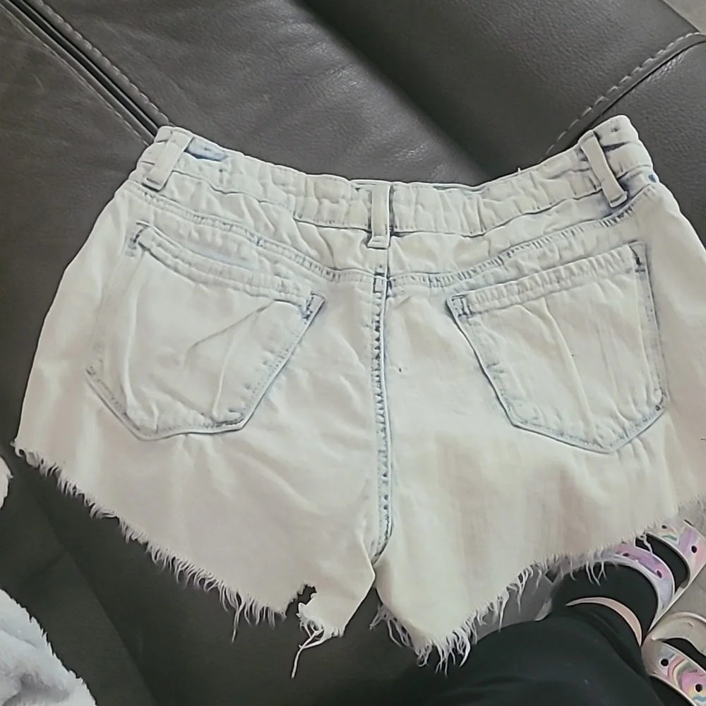 Altar’d State Cloud Wash Distressed Denim Jean Shorts Size 27 - Picture 6 of 8